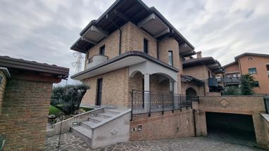 Villa bifamiliare Classe A/3 in Vendita